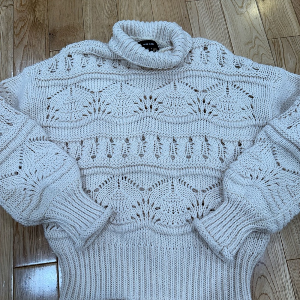 NEVER WORN Cream Knit Sweater